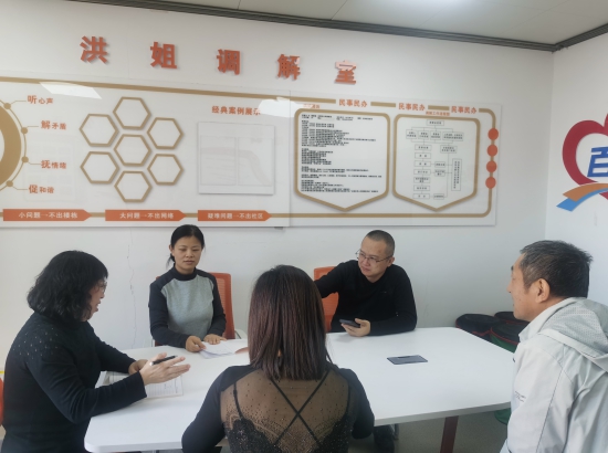 永昌街道引入长春市人民调解中心主任、十佳调解员洪海玉创新设立“洪姐调解室”.jpg