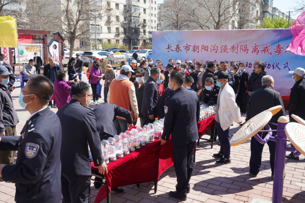 干警和司法所工作人员开展禁毒宣传（图片12）.JPG